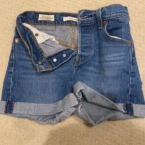 levi’s wedgie short